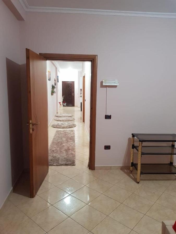 Seaside Apartment With Two Bedrooms Vlorë Esterno foto